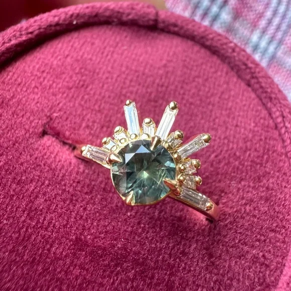 Demi Feu 18k gold Montana sapphire ring - Picture 7 of 8